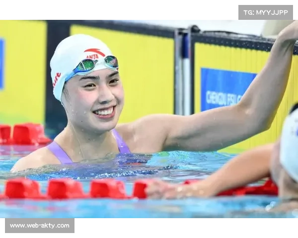 张雨霏深圳指导青少年自由泳 强调呼吸节奏对提高成绩的关键作用