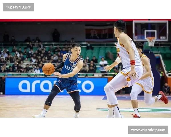 山东赛前老友重逢，高诗岩与旧将温情互动